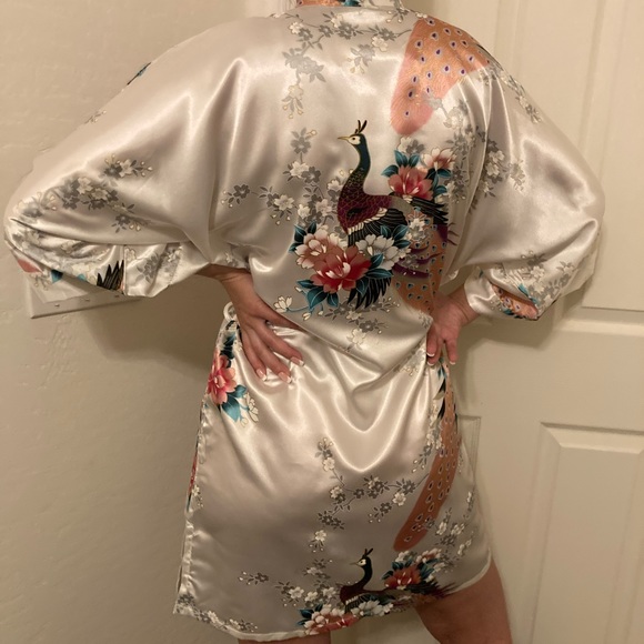 NEW Silky Kimono Robe - Picture 4 of 7